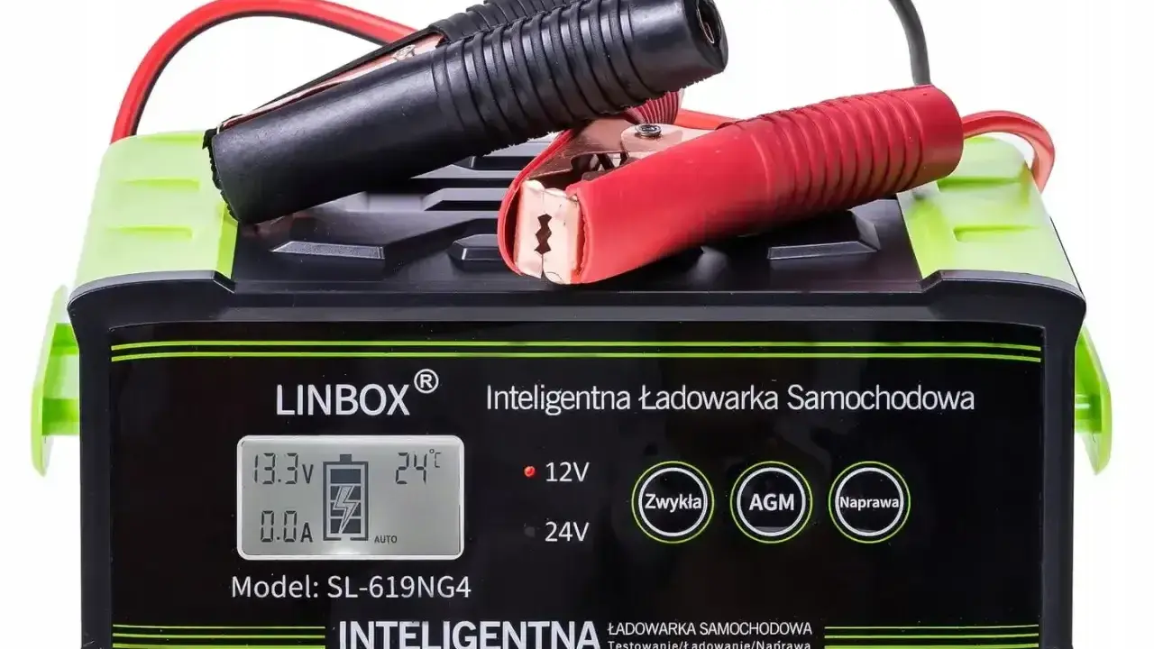 Inteligentna ładowarka samochodowa LINBOX SL-619NG4 z wyświetlaczem, gotowa do pracy. Dowiedz się, jak naładować akumulator.