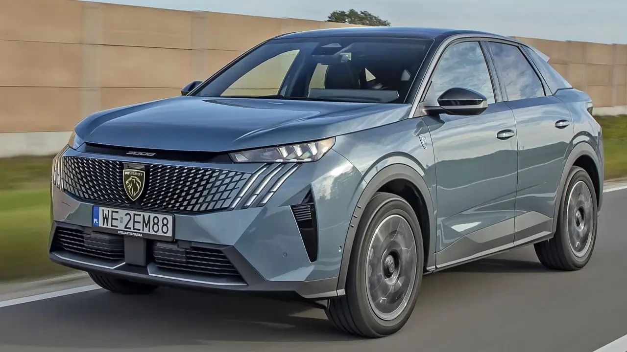 Nowy Peugeot 3008 na drodze. Sprawdź aktualną peugeot 3008 cena i wybierz swój wymarzony SUV.