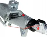 Metalowy hamulec najazdowy do przyczepy, z mechanizmem i zaczepem kulowym.