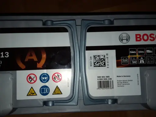 Akumulator Bosch S5 A13, 95Ah 12V. Na etykiecie widoczny kod QR i numer seryjny, który może zawierać datę produkcji akumulatora.