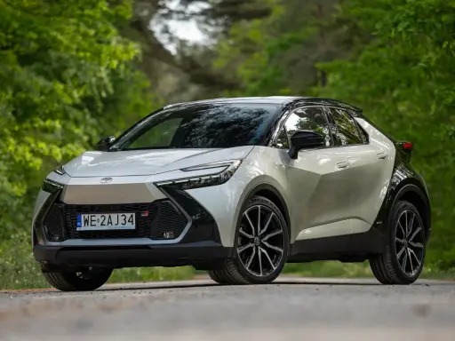 Nowe Toyota C-HR GR Sport. Czy warto? Sprawdź opinie i recenzje tego stylowego crossovera.