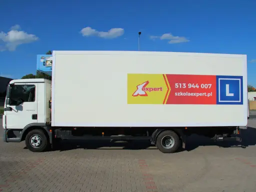 Ile kosztuje prawo jazdy na ciężarówkę? Całkowity koszt i kod 95.