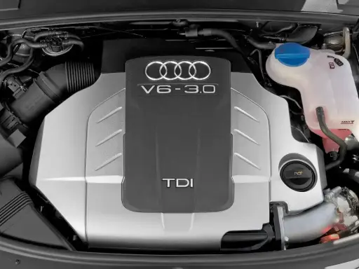 Silnik Audi V6 3.0 TDI, czysty i zadbany, gotowy do pracy.