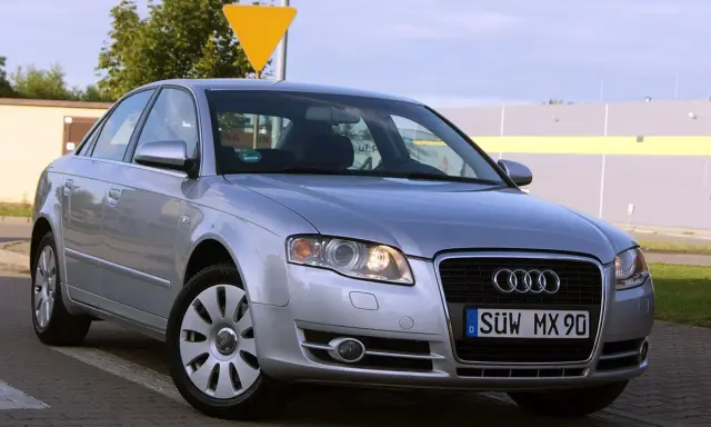 Srebrne Audi A4 B6 2.0 benzyna, gotowe do jazdy.