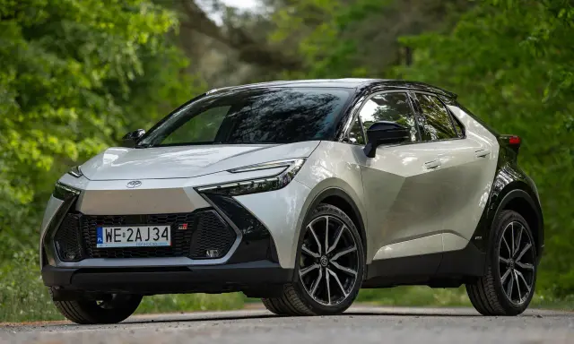 Nowe Toyota C-HR GR Sport. Czy warto? Sprawdź opinie i recenzje tego stylowego crossovera.