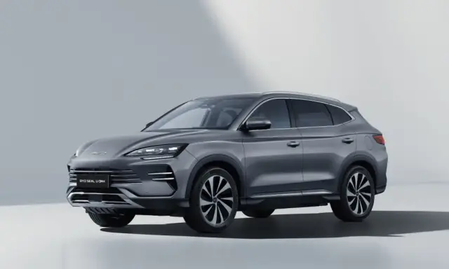 Szary BYD Seal U DM-i, SUV z nowoczesnym designem. Sprawdź jego atrakcyjną cenę i cechy.