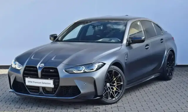 Szary BMW M3 Competition z czarnymi felgami. Sprawdź aktualną bmw m3 cena i dostępne opcje.