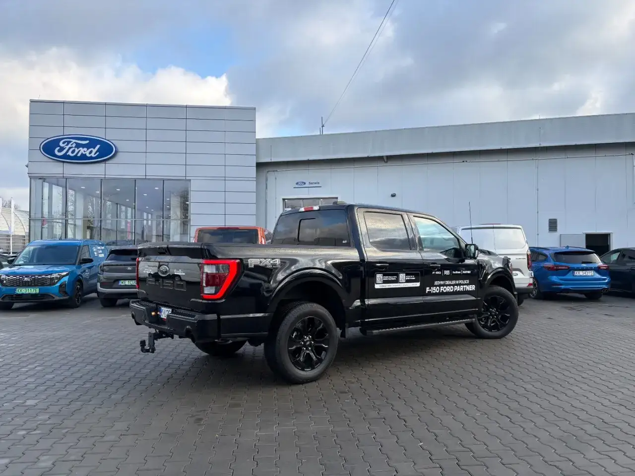 Czarny Ford F-150