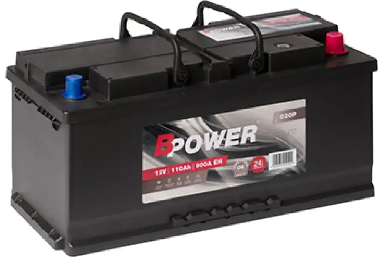 Czarny akumulator BPOWER 12V 110Ah. To jeden z rodzajów akumulatorów samochodowych, z uchwytami i niebieskim oraz czerwonym korkiem.